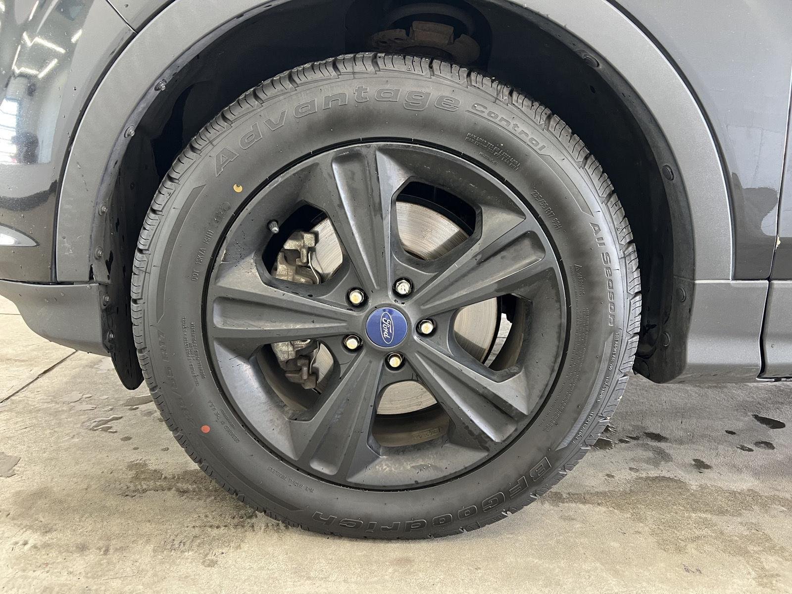 Used 2016 Shadow Black Ford SE image 7