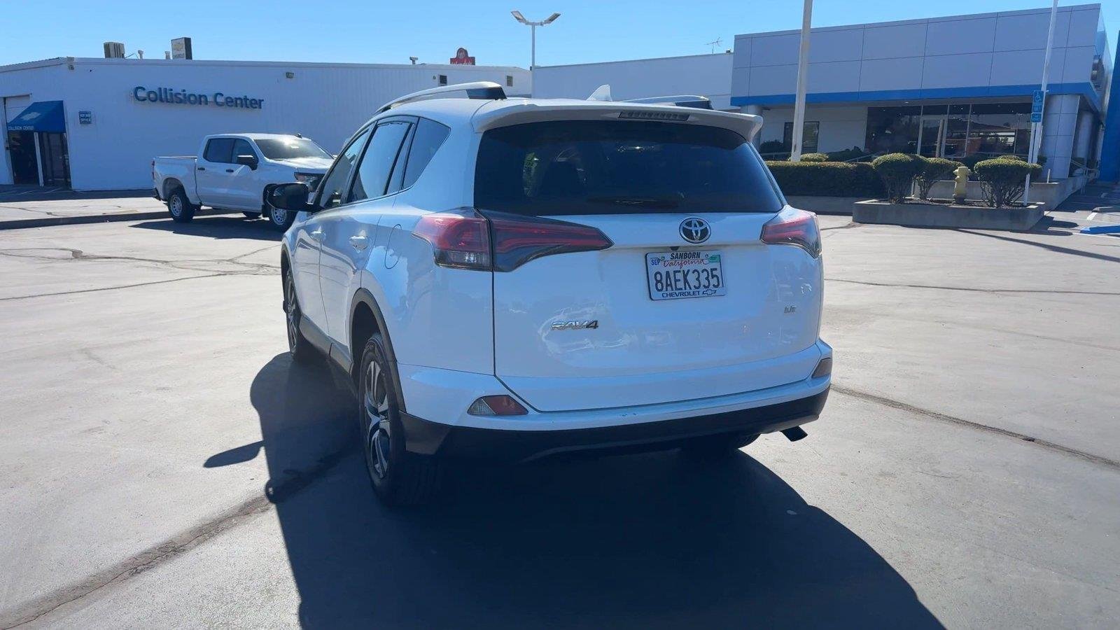 2017 Toyota RAV4 LE - Photo 9