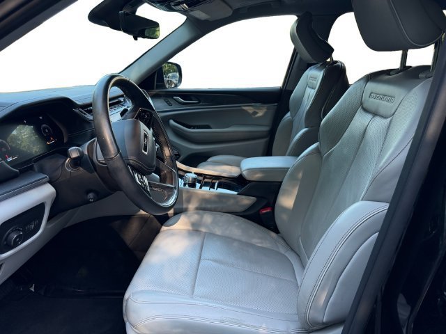 Used 2021 Diamond Black Crystal Pearlcoat Jeep Overland image 8