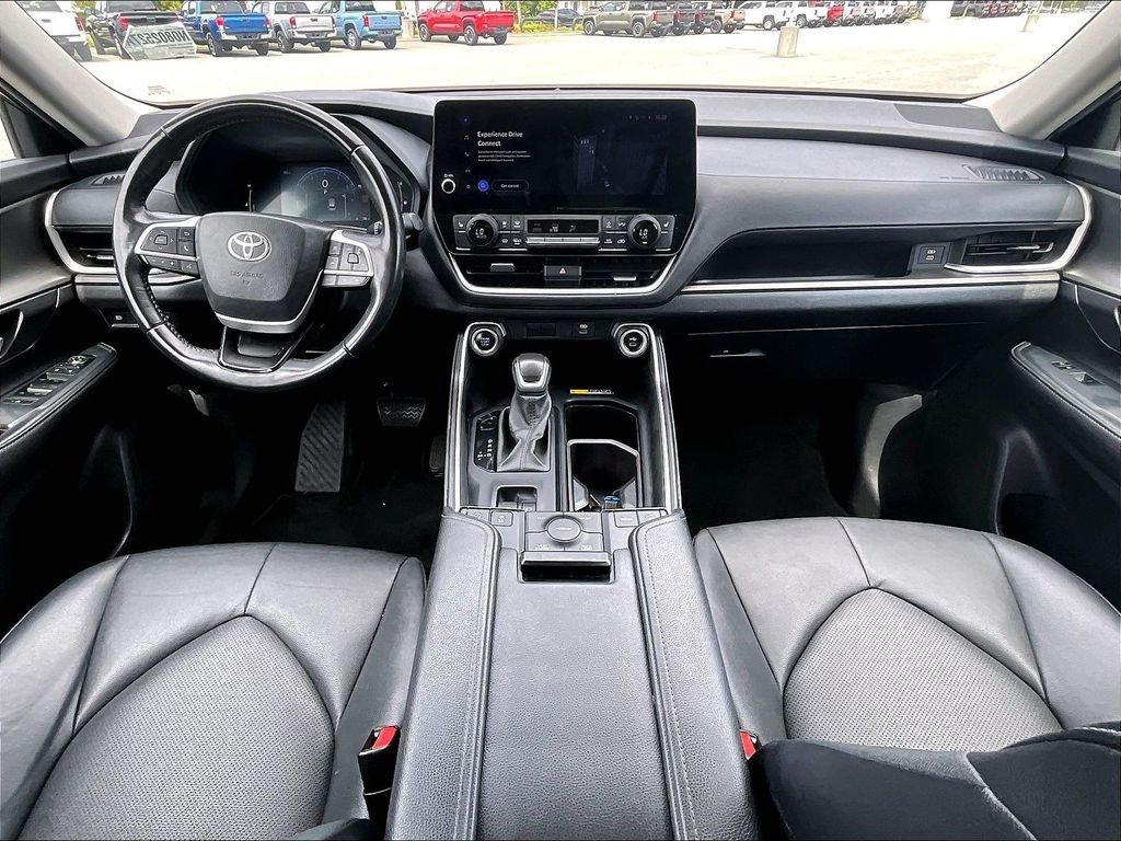Used 2024 White Toyota XLE image 22
