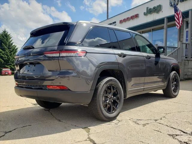 New 2025 Baltic Gray Metallic Clear-Coat Exterior Paint Jeep Altitude X image 15