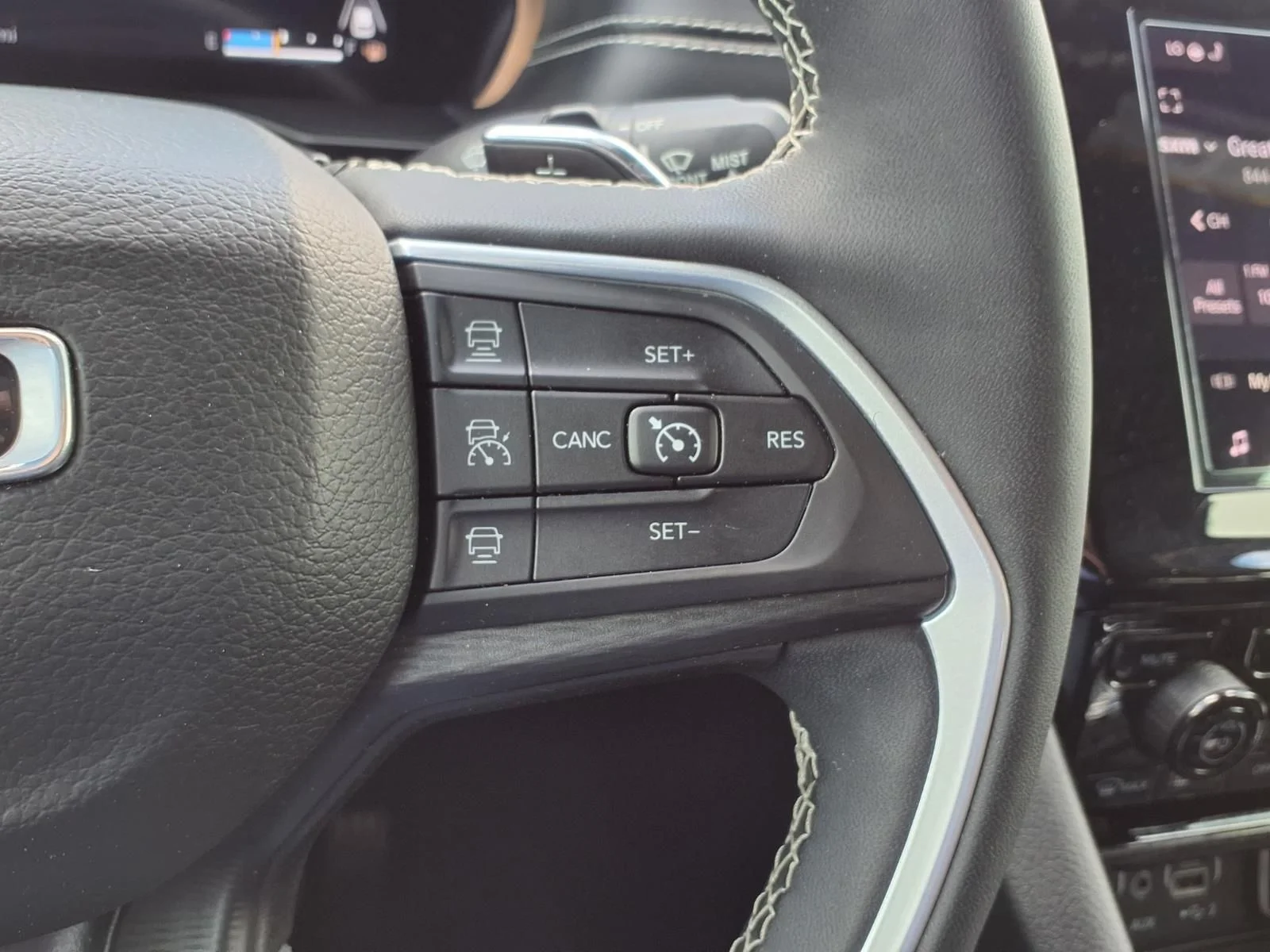 Used 2023 Silver Jeep Altitude image 24