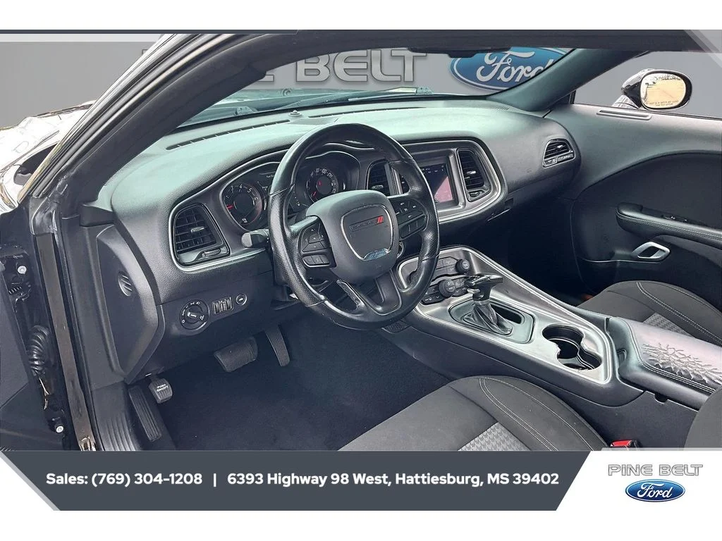 Used 2020 Pitch Black Clearcoat Dodge SXT image 12