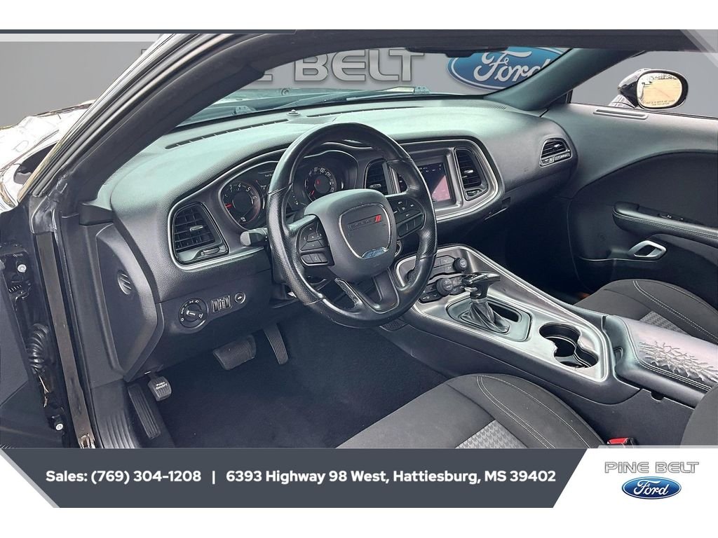 Used 2020 Pitch Black Clearcoat Dodge SXT image 12