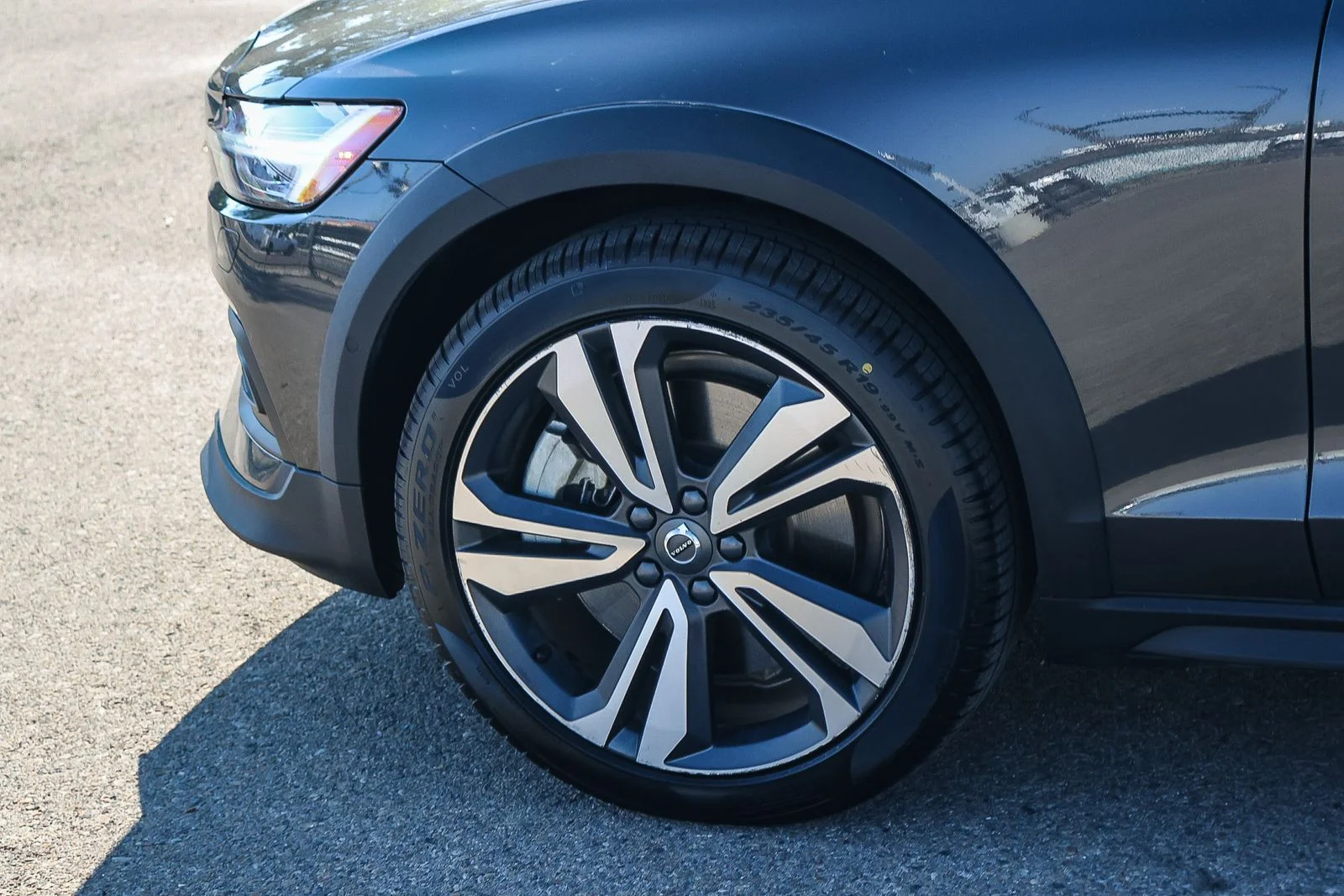2025 Volvo V60 Cross Country Plus - Photo 9