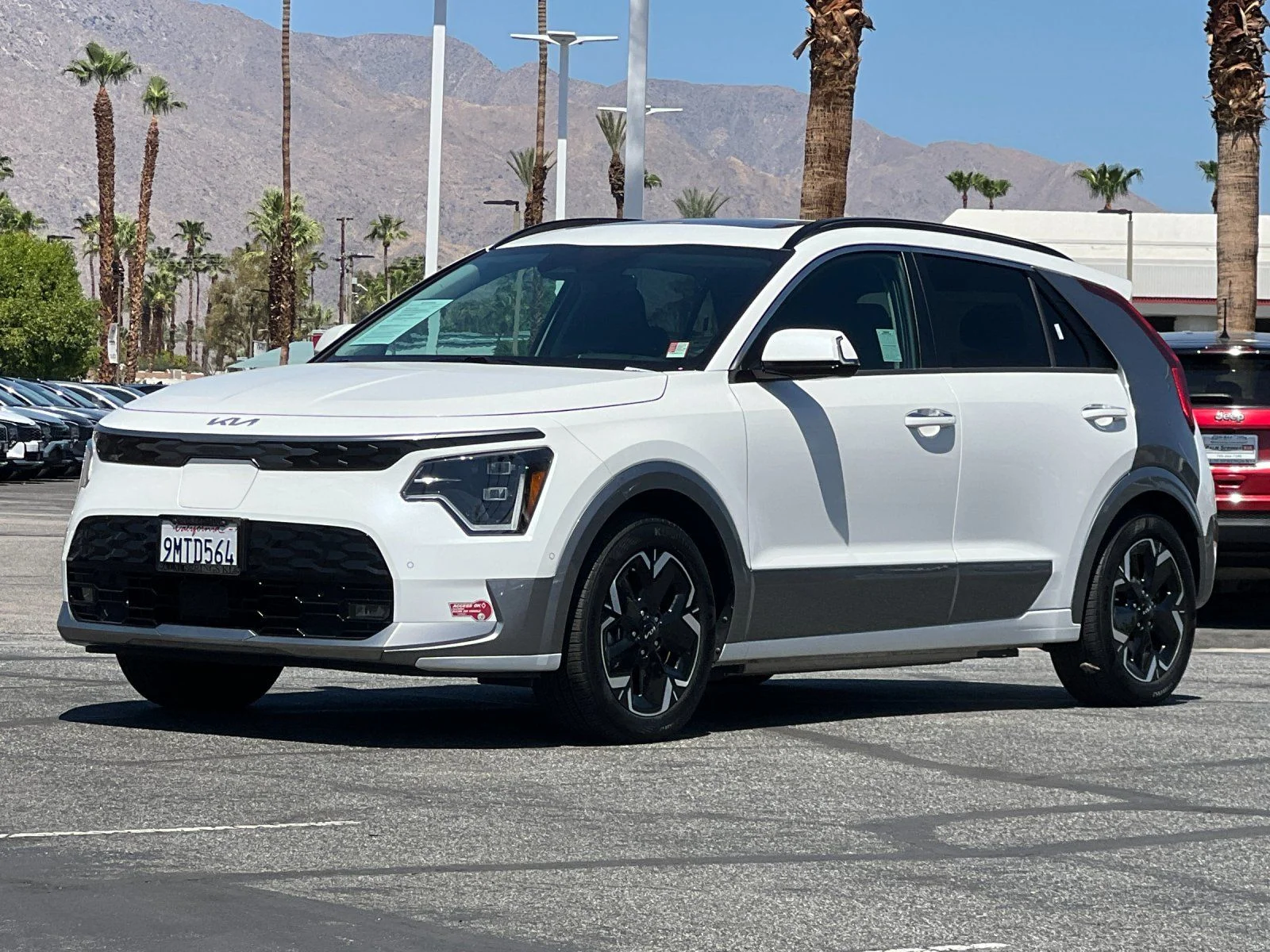 Certified Used 2023 White Kia Wave image 7