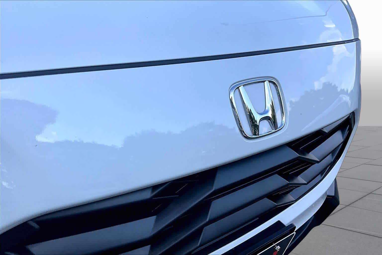 Used 2024 Platinum White Pearl Honda Sport image 28