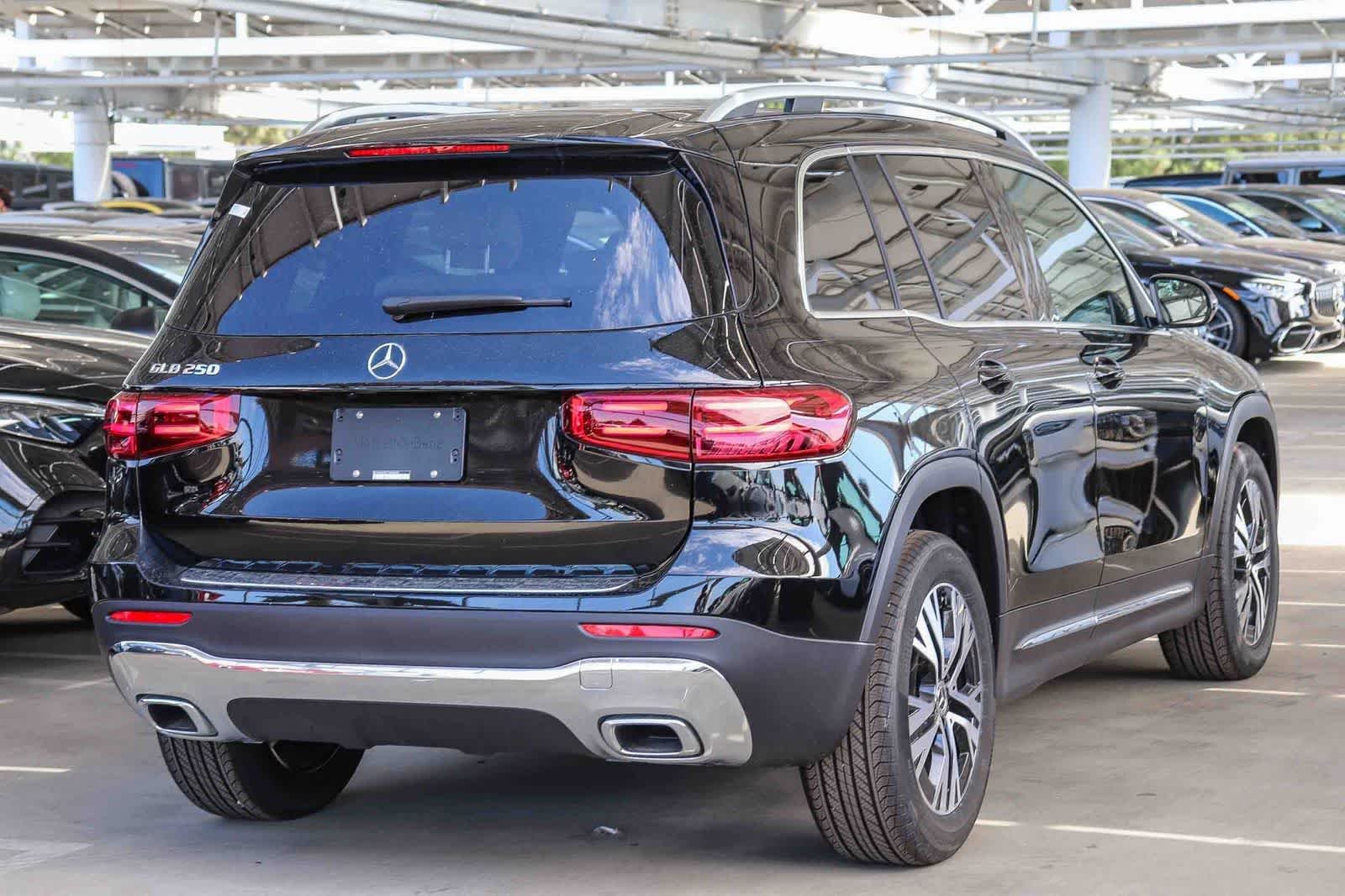 New 2026 Night Black Mercedes-Benz GLB 250 image 4