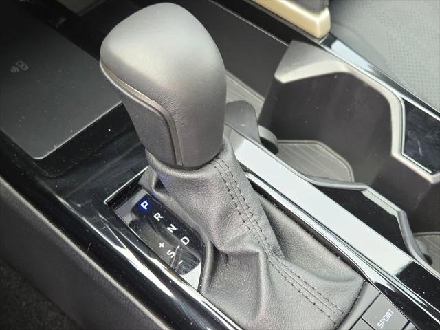 Certified Used 2025 WIND CHILL PEARL Toyota  image 35