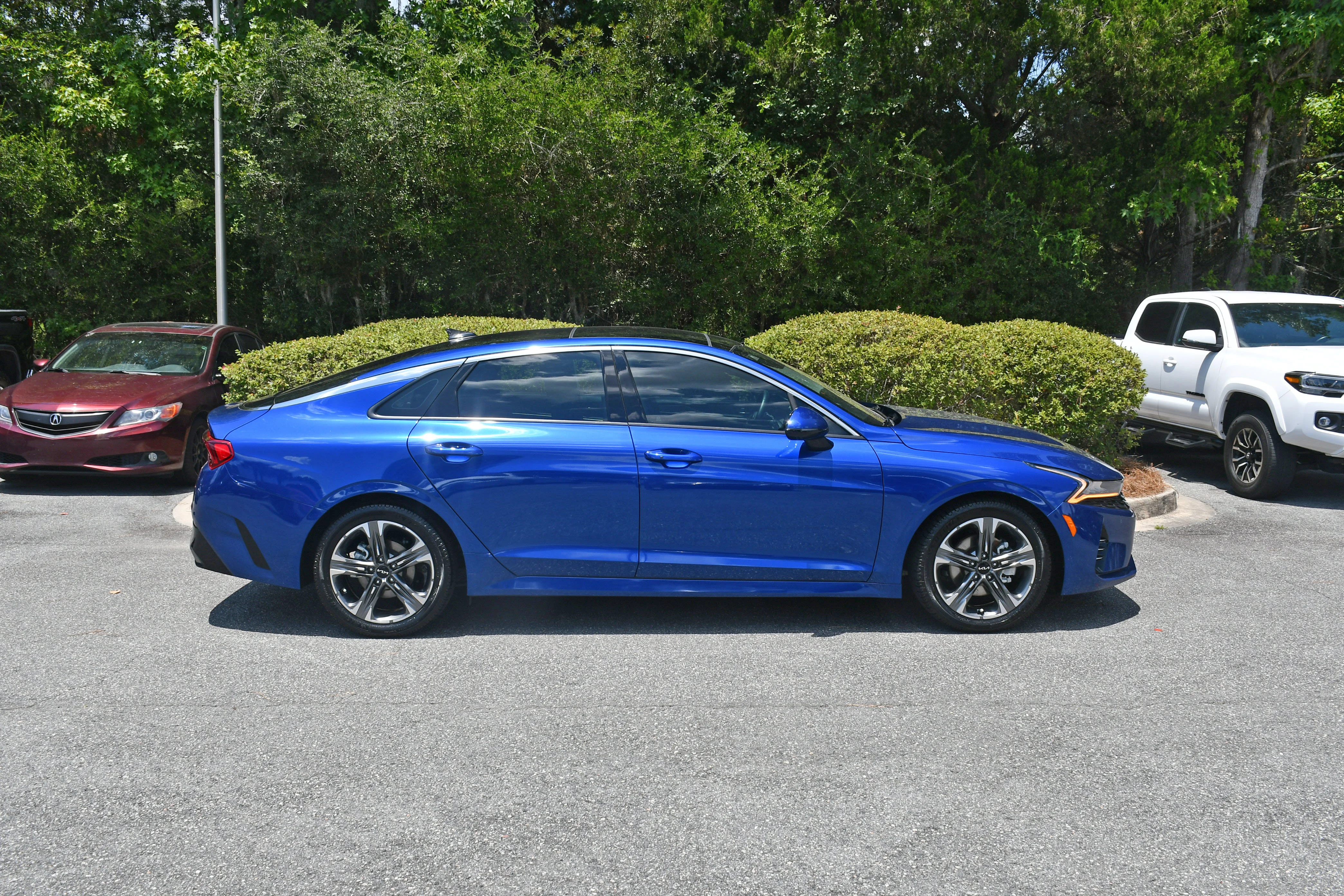 Used 2022 Blue Kia EX image 5