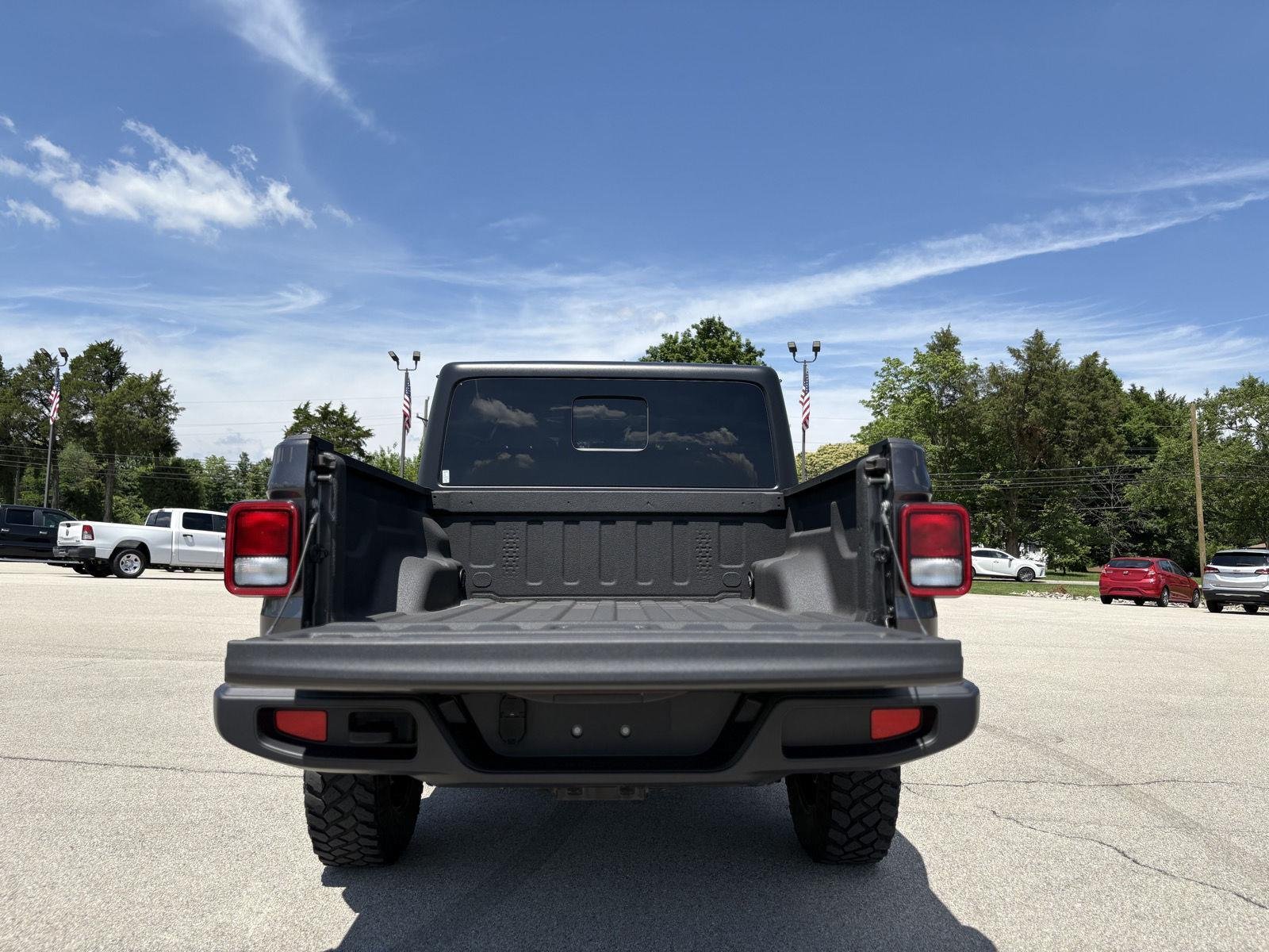 Used 2022 Granite Crystal Metallic Clearcoat Jeep Willys image 15