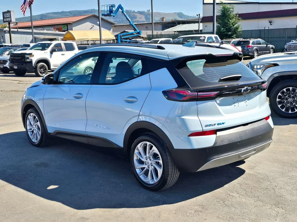 Used 2022 ICE BLUE METALLIC Chevrolet LT image 5