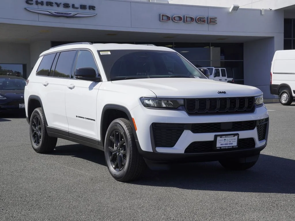 New 2026 Bright White Clear-Coat Exterior Paint Jeep Altitude image 1