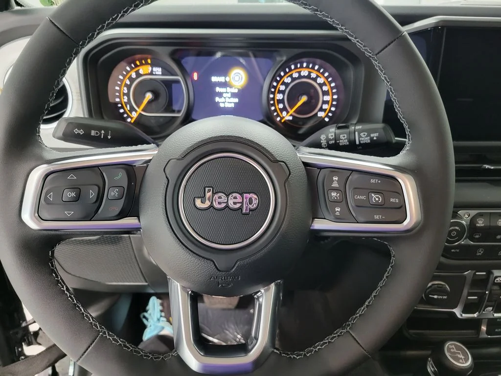 New 2026 Black Clear-Coat Exterior Paint Jeep Sahara image 14