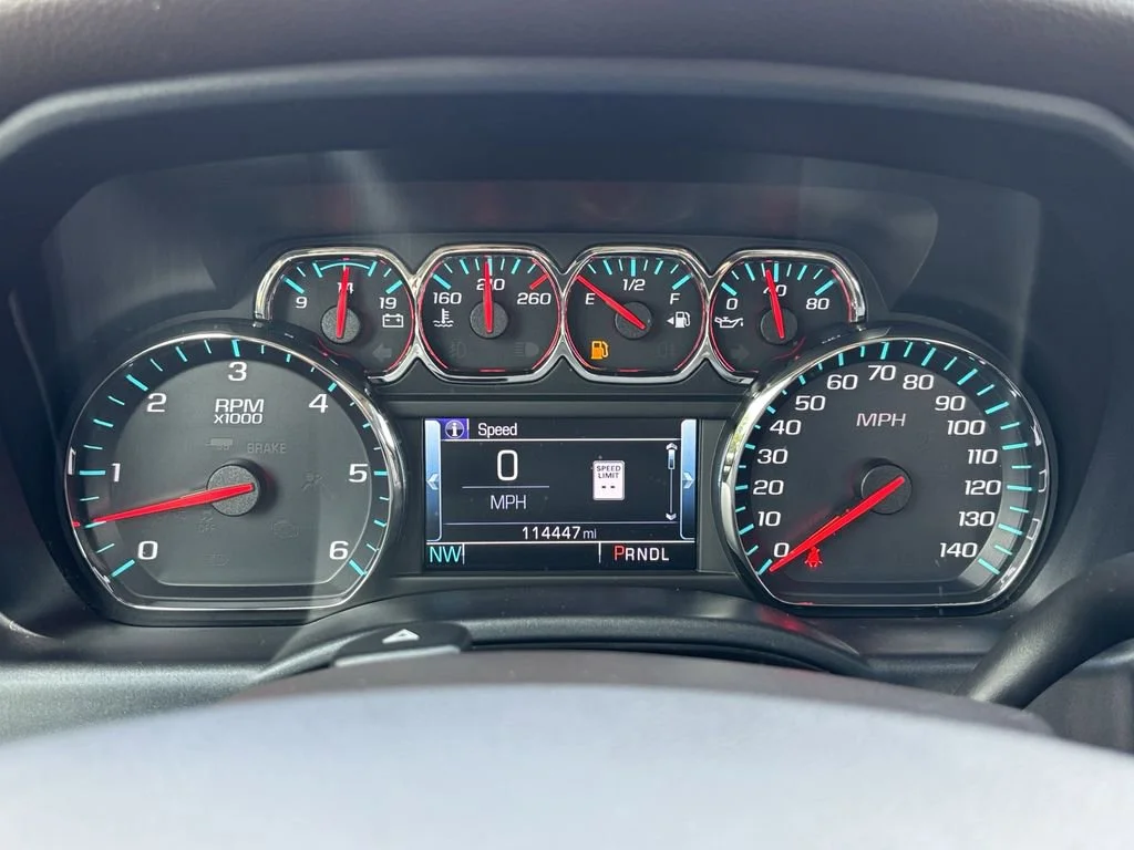Used 2018 WHITE FROST TRICOAT GMC SLT image 27