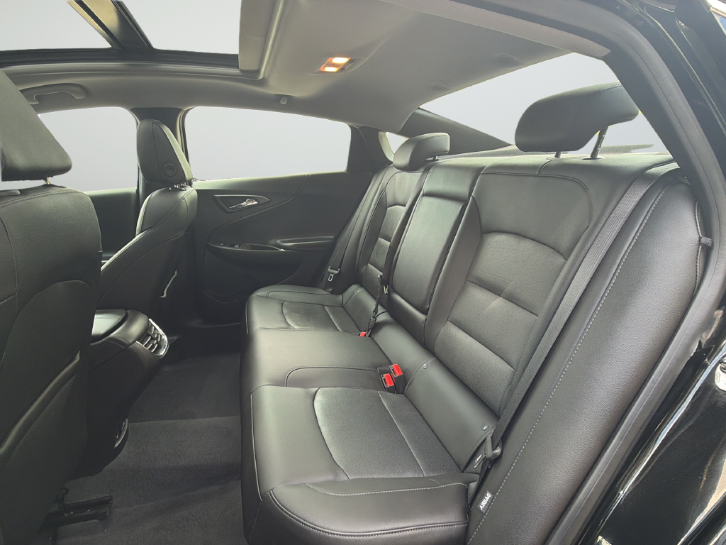 Used 2019 Black Chevrolet Premier image 33