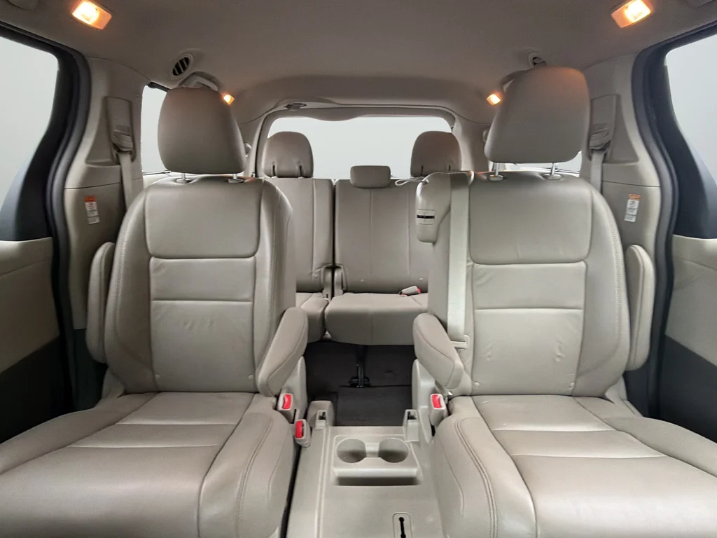 Used 2016 Black Toyota XLE image 29