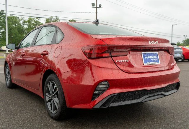 Used 2024 Currant Red Kia LXS image 8
