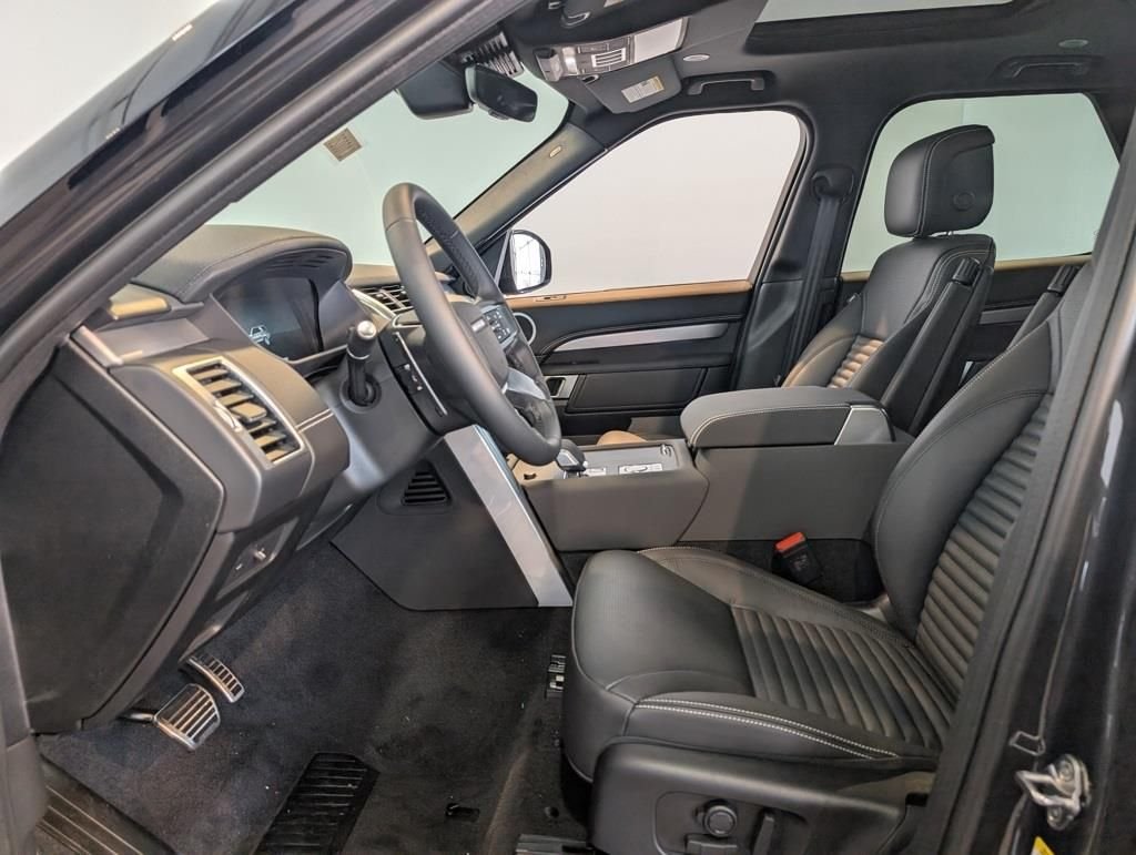 2026 Land Rover Discovery Gemini Edition - Photo 10
