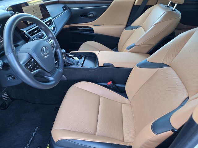 Used 2025 White Lexus 350 image 15