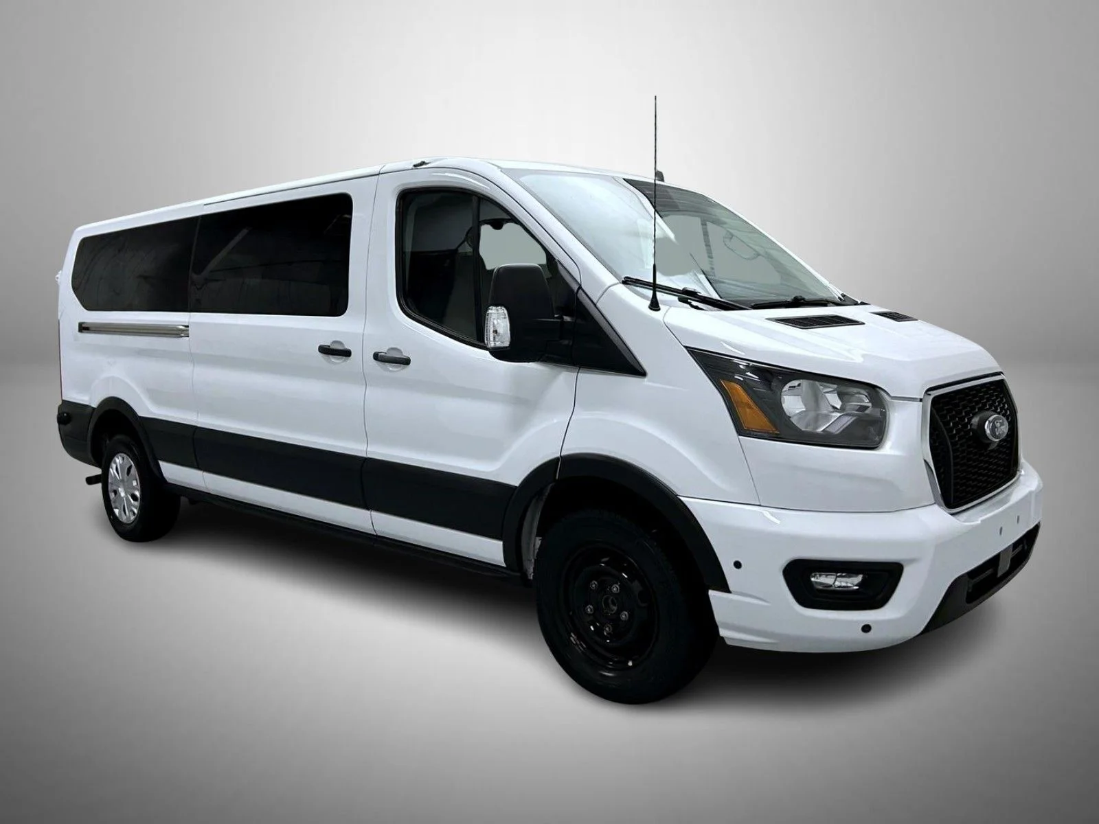 Used 2024 White Ford XLT image 3