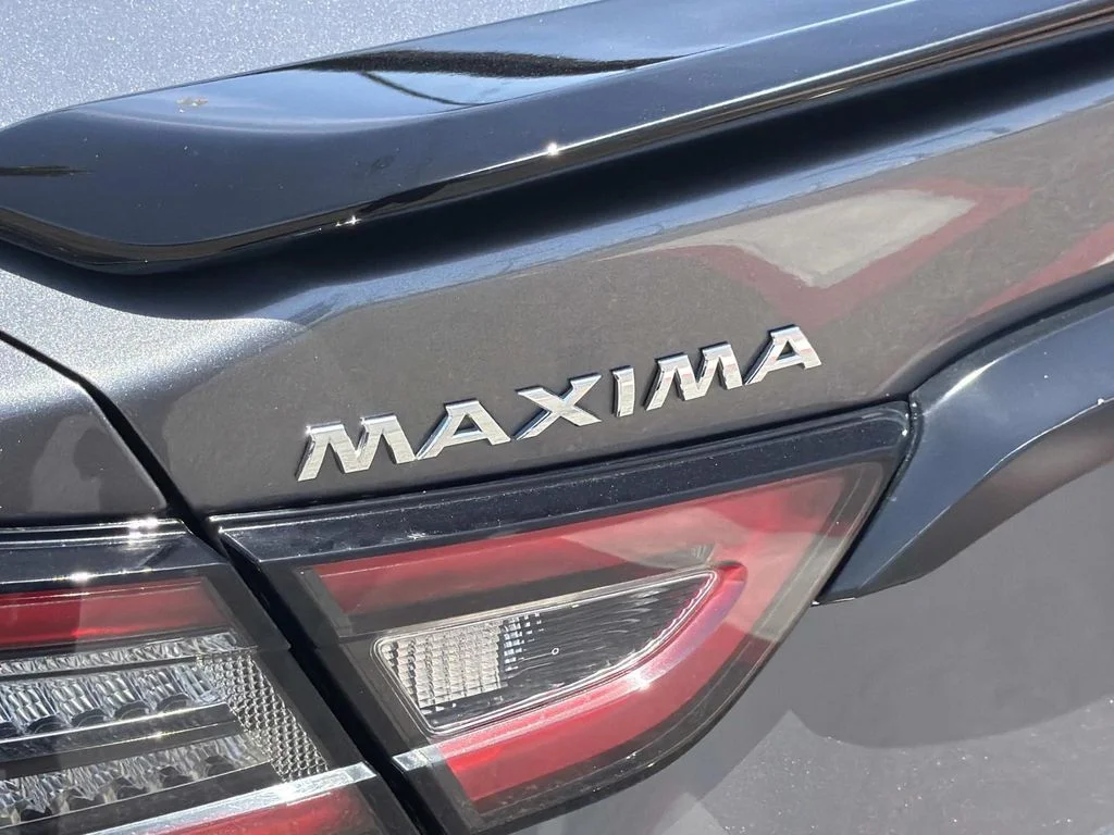 Certified Used 2020 GUN METALLIC Nissan SR image 31