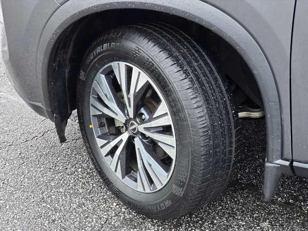Used 2023 Gray Nissan SV image 27