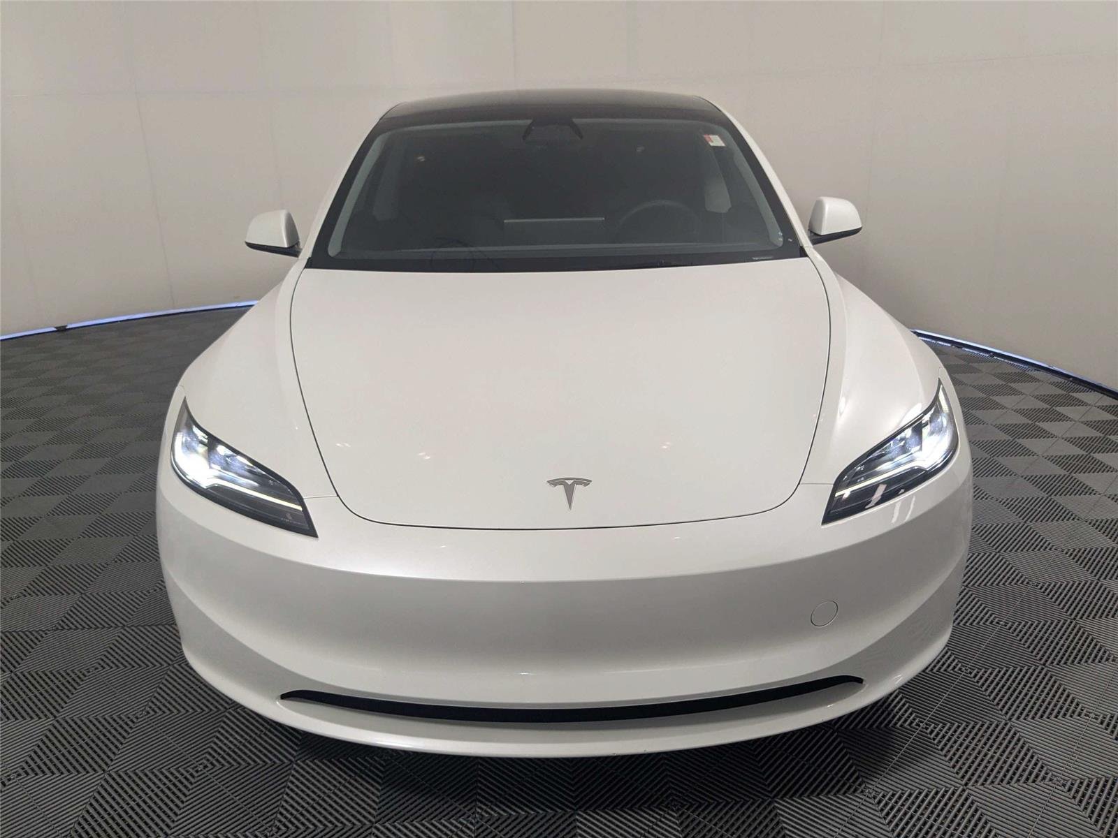 Used 2024 Pearl White Multi-Coat Tesla  image 3