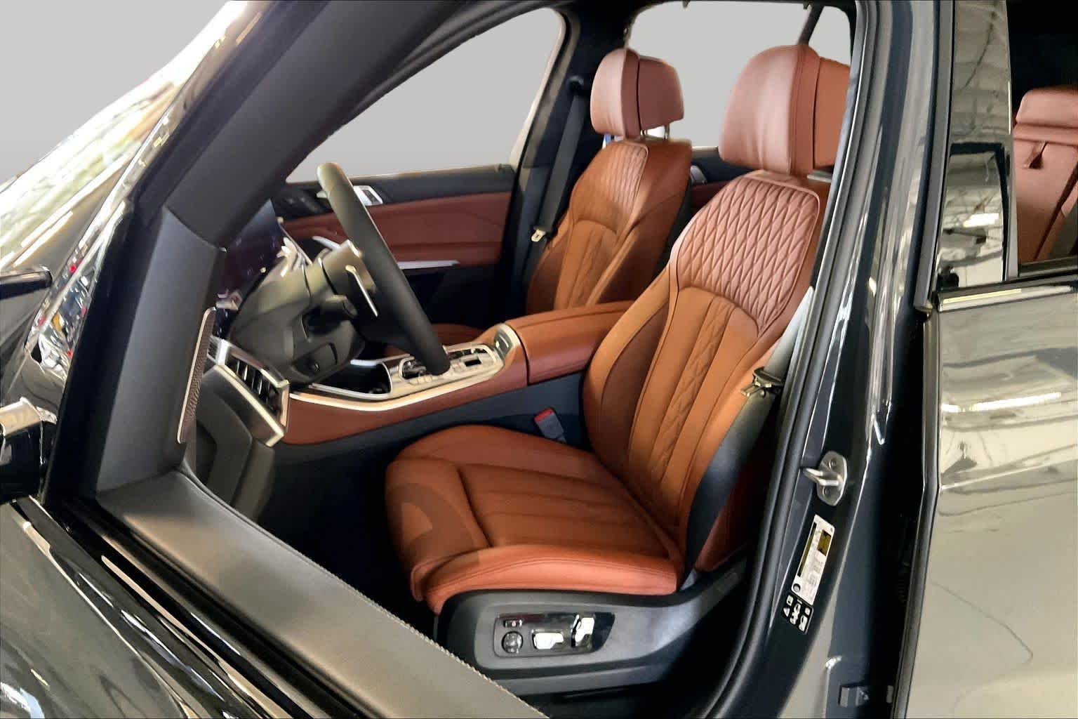 New 2026 Dravit Grey Metallic BMW M60i image 9