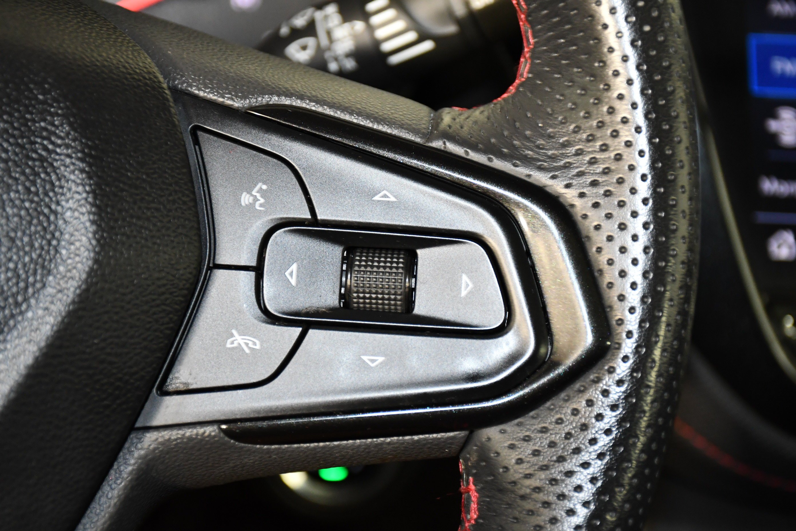 Used 2023 Mosaic Black Metallic Chevrolet RS image 21