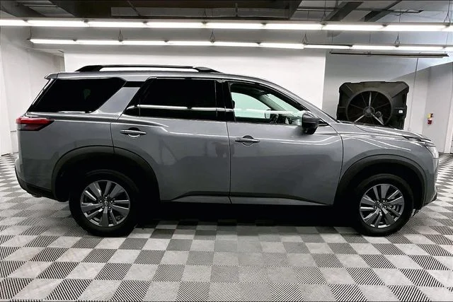 Used 2025 Gun Metallic Nissan SV image 14