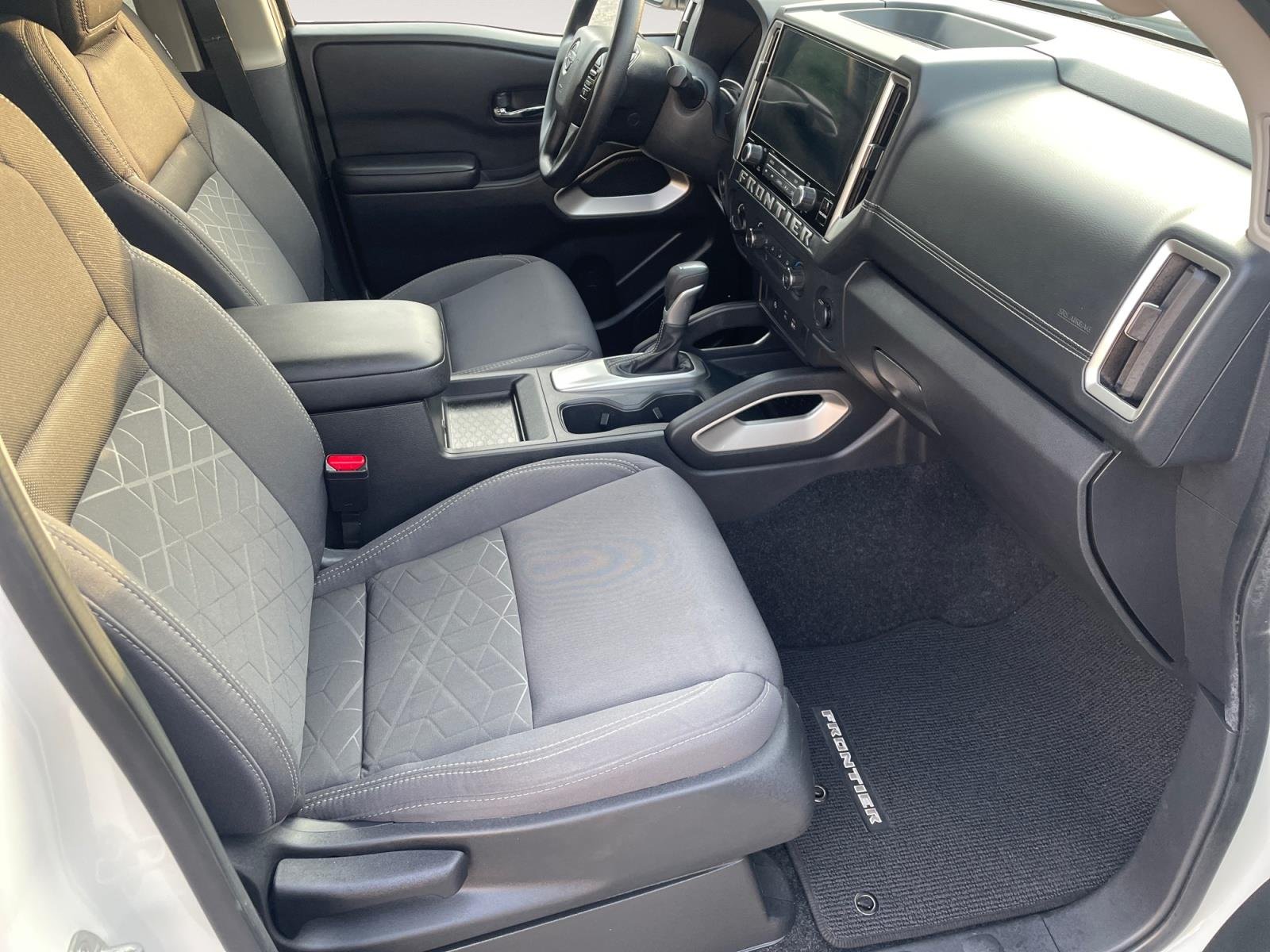 Used 2025 Glacier White Nissan SV image 15