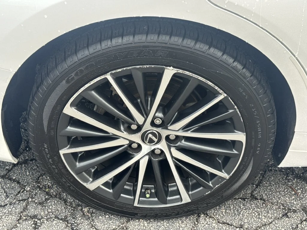 Used 2022 White Lexus 300h image 17