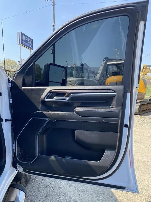 Used 2024 White Chevrolet LT image 33