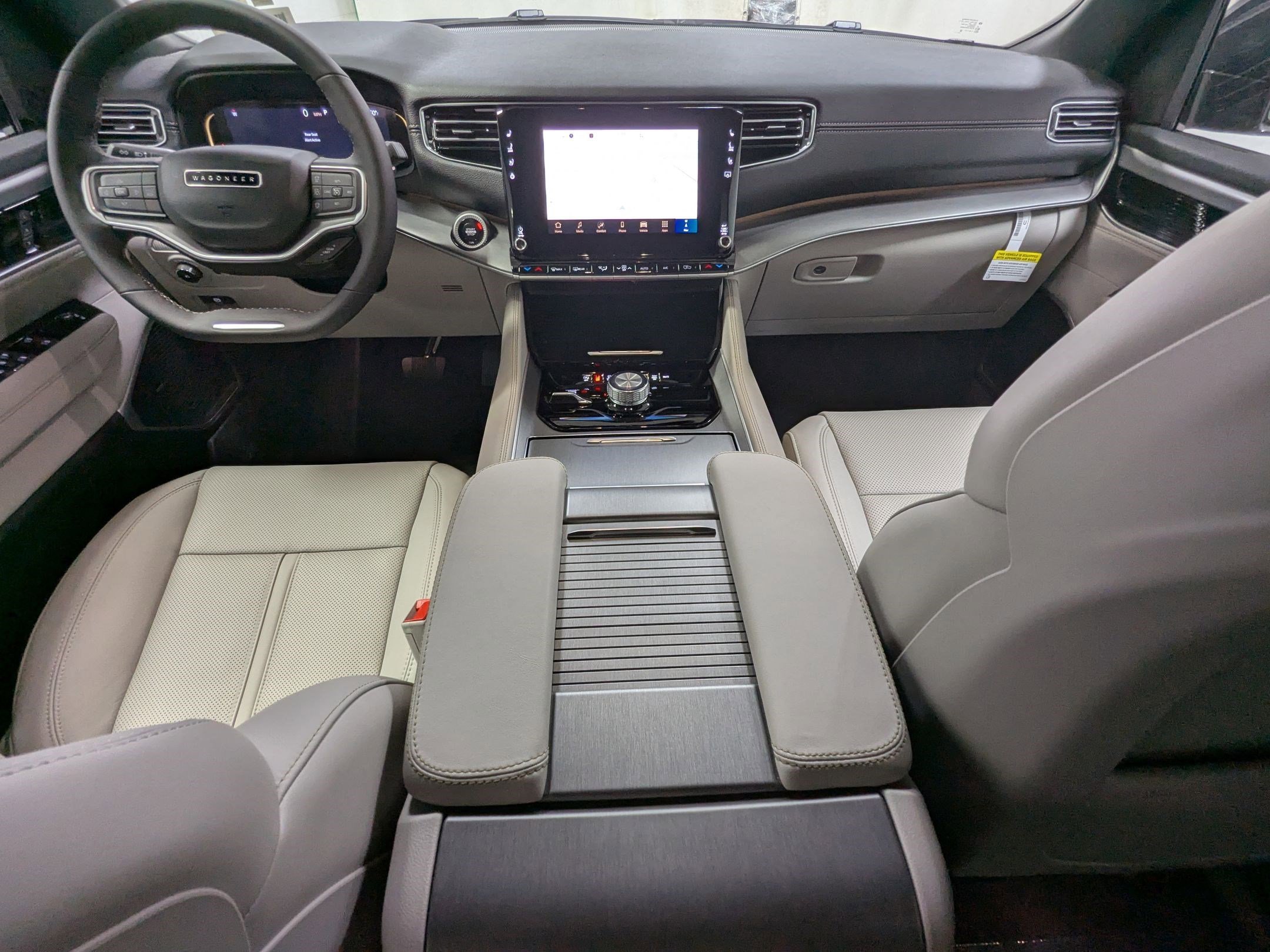 2025 Jeep Wagoneer L Series II - Photo 16