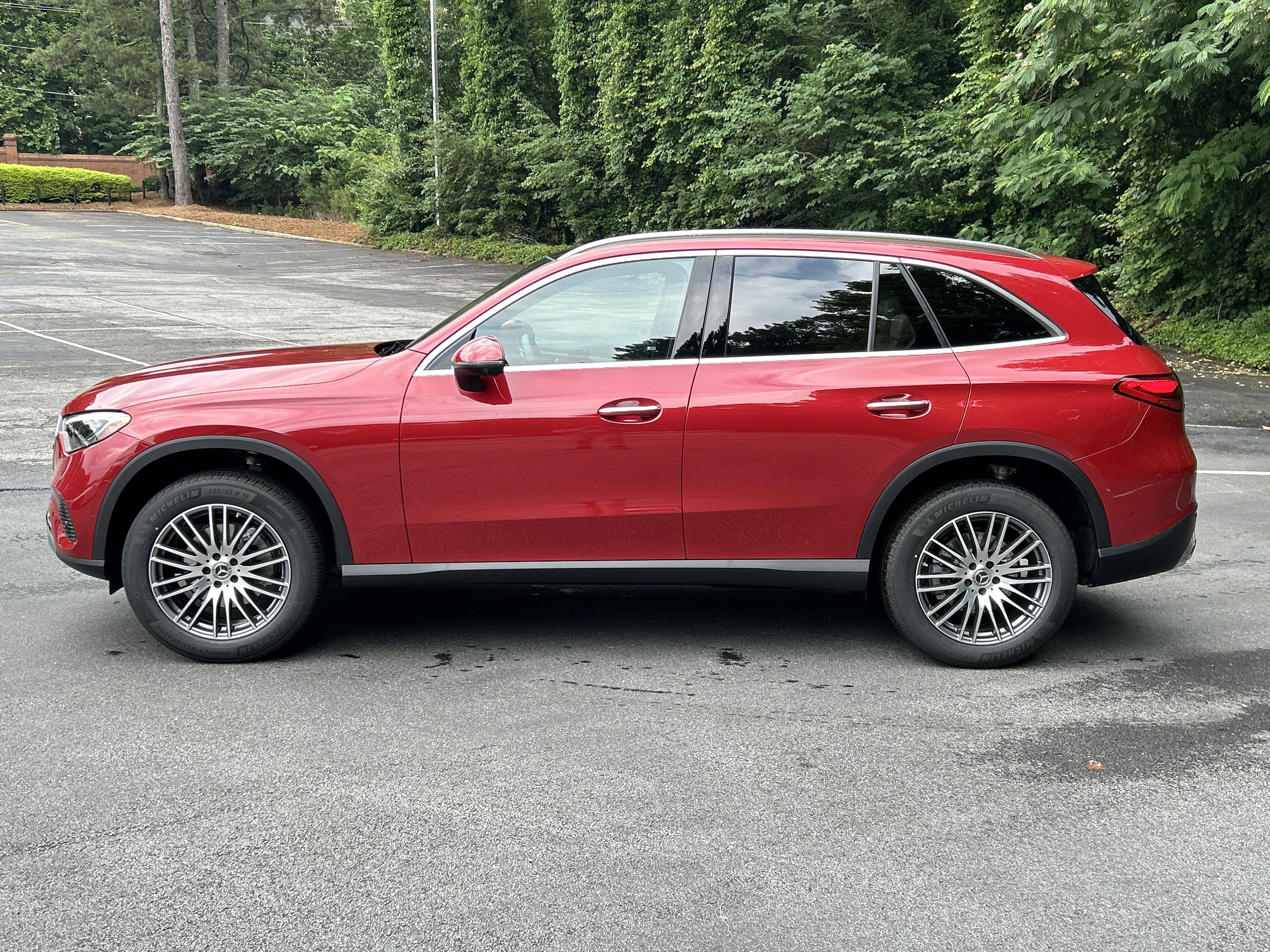 New 2026 MANUFAKTUR Patagonia Red Metallic Mercedes-Benz GLC 300 4MATIC® SUV image 14