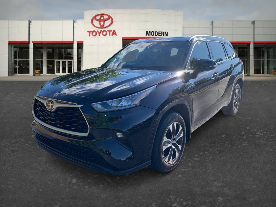 Certified Used 2020 Midnight Black Metallic Toyota XLE image 1