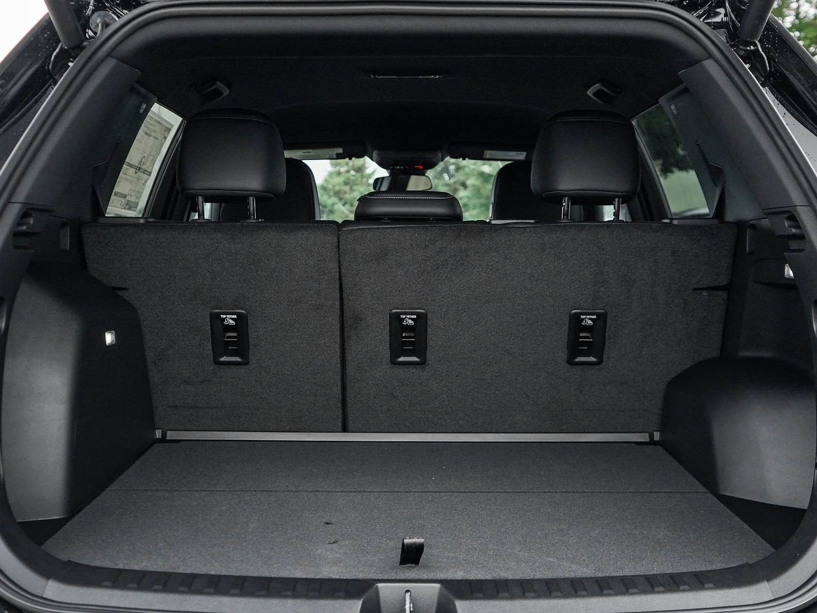 New 2027 Summit White GMC Elevation image 8