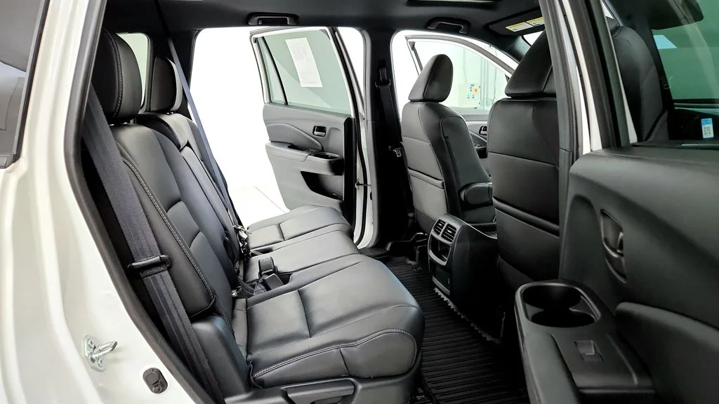 Used 2023 White Honda EX-L image 18