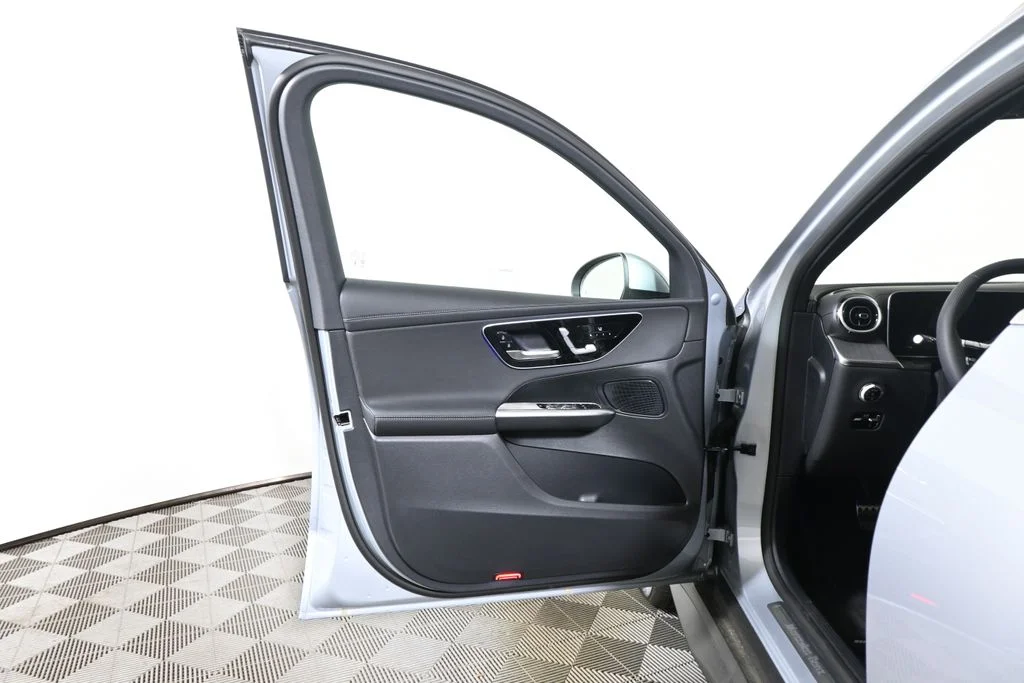 New 2026 Silver Mercedes-Benz GLC 300 image 28