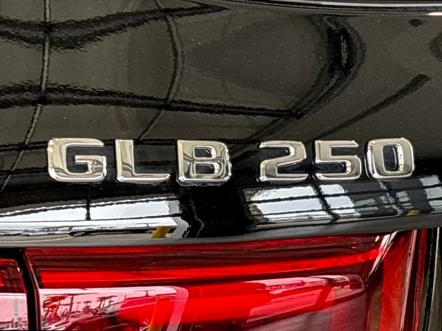 Used 2026 Black Mercedes-Benz GLB 250 image 9