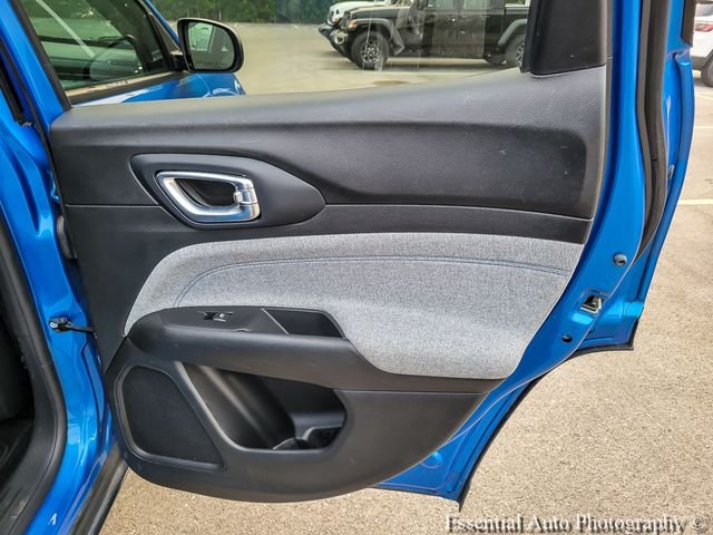 Used 2022 Blue Jeep Latitude image 25