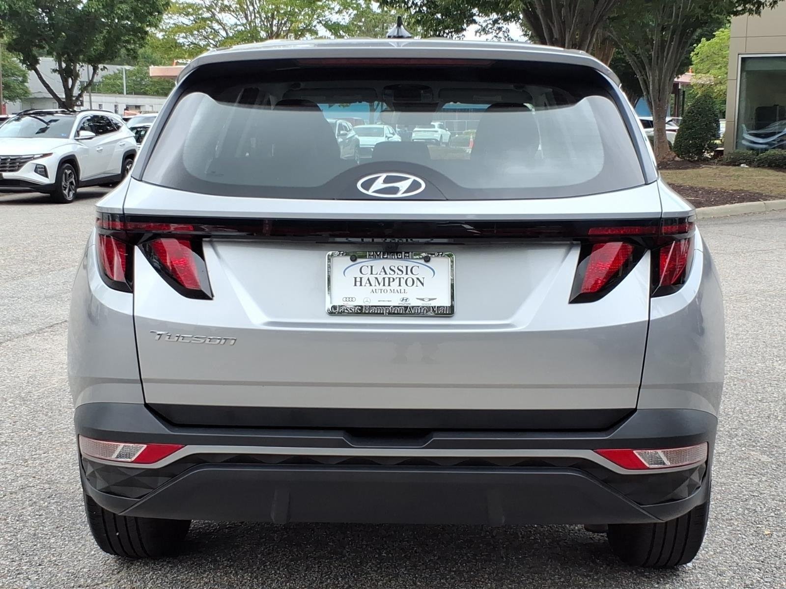 Used 2024 Shimmering Silver Hyundai SE image 9