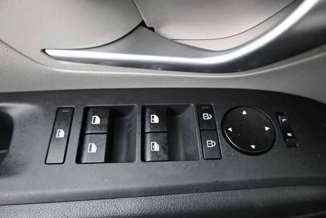 Used 2025 Gray Hyundai SEL Convenience image 15