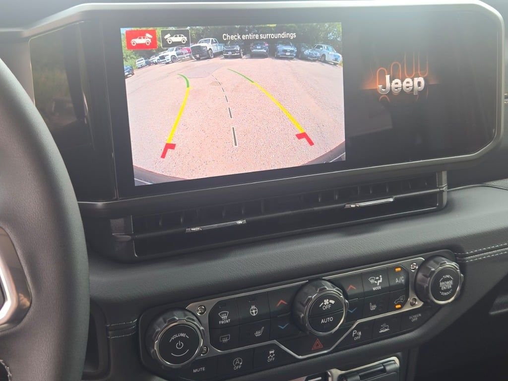 New 2026 Tuscadero Pearl-Coat Exterior Paint Jeep Sahara image 33