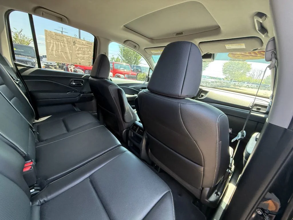 Used 2023 Modern Steel Metallic Honda RTL image 8
