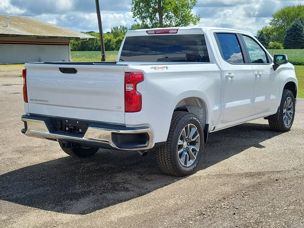 New 2026 Summit White Chevrolet LT (2FL) image 3