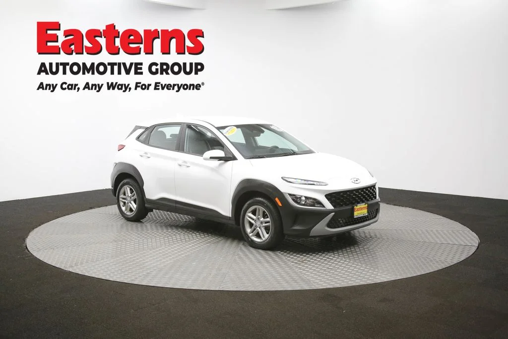 Used 2022 White Hyundai SE image 45