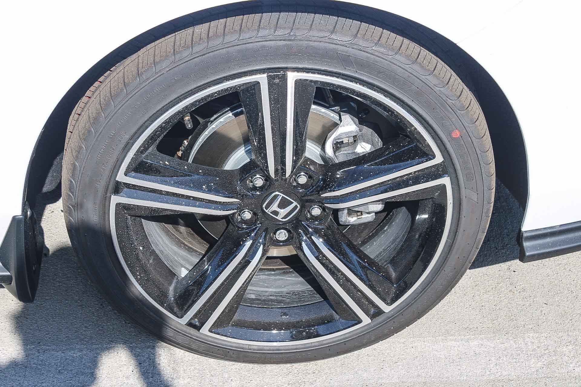 New 2026 Platinum White Pearl Honda SE image 10