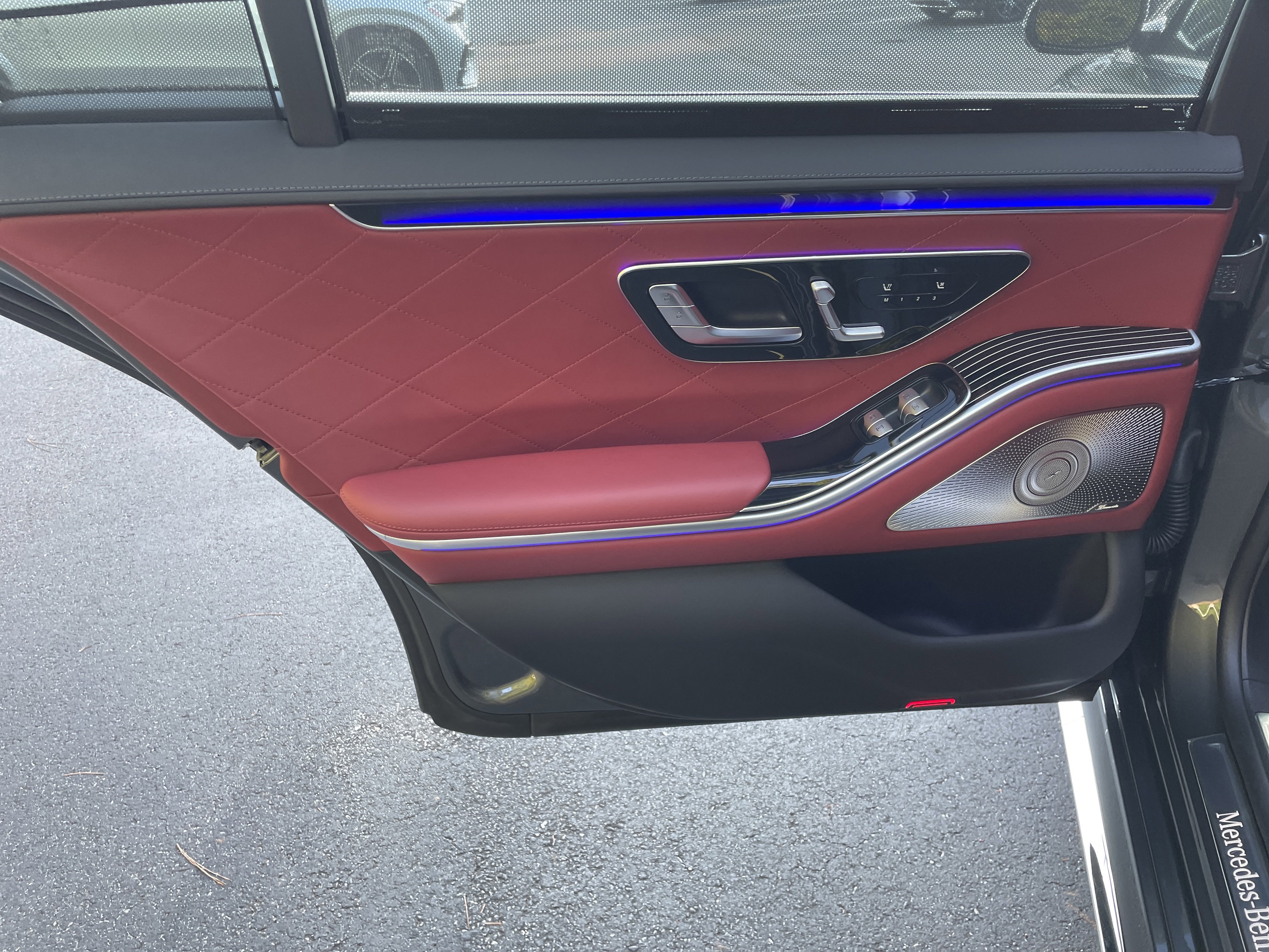 New 2026 MANUFAKTUR Signature Graphite Metallic Mercedes-Benz S 580 4MATIC® Sedan image 33